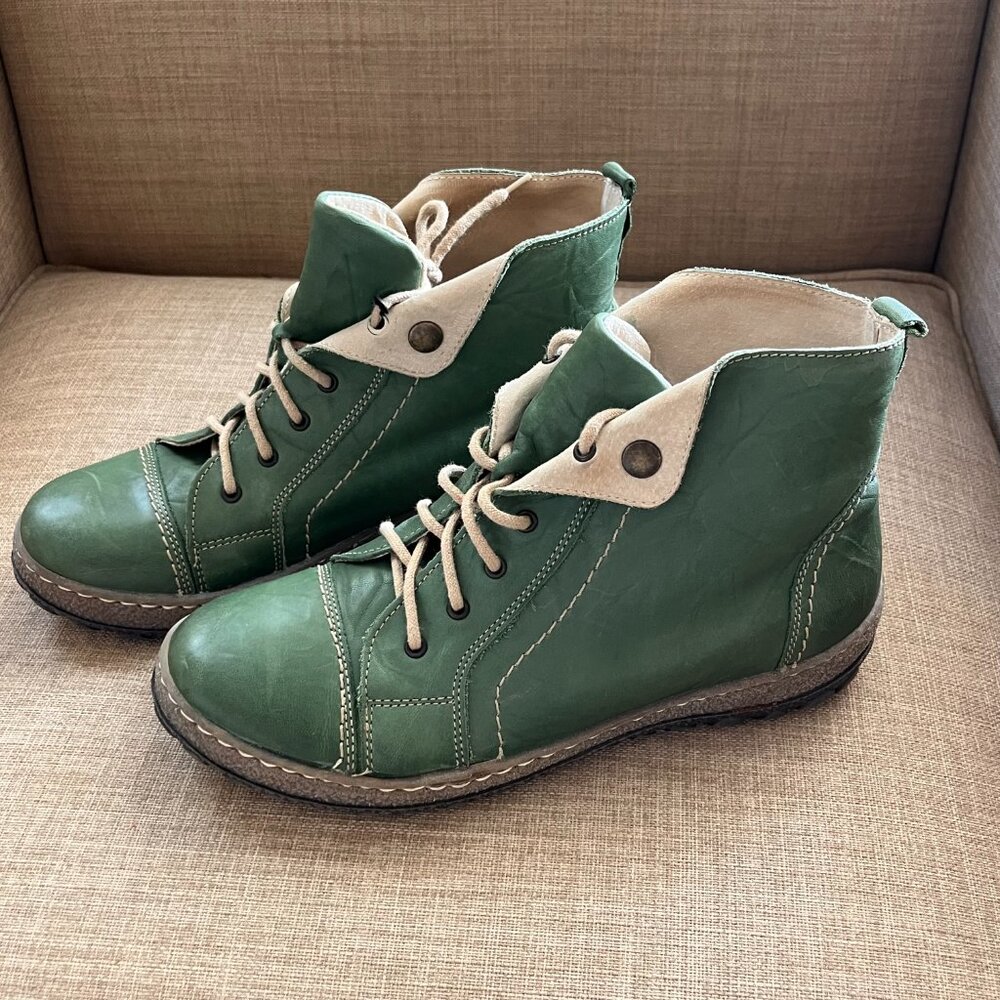 V Italia Green Kiki Leather Ankle Boots Eur Size 40 US Size 9 - 9.5 Cream Lining